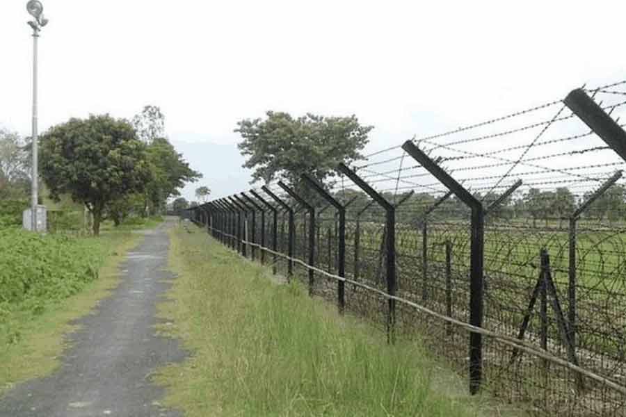 রাষ্ট্রদূতকে তলবের পরই সুর নরম বাংলাদেশের! স্বরাষ্ট্র উপদেষ্টা বললেন, ‘সীমান্তের পরিস্থিতি শান্ত’