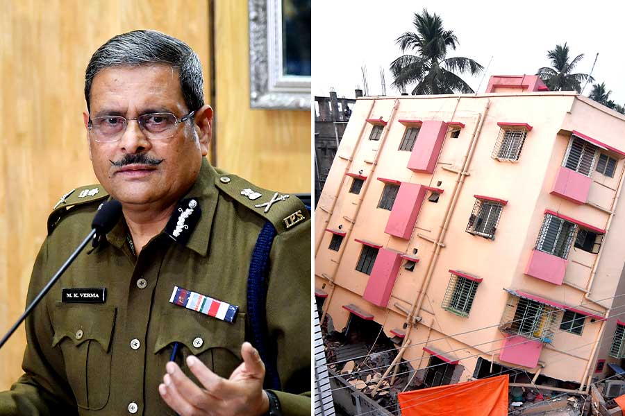 ‘বেআইনি বাড়ি দেখলেই…’, বহুতল হেলে পড়ার ঘটনায় কড়া প্রতিক্রিয়া নগরপালের