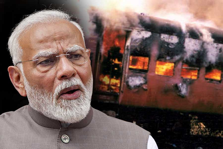 ‘হঠাৎ খবর পেলাম যে…’, গোধরা ট্রেন কাণ্ড নিয়ে মুখ খুললেন মোদি