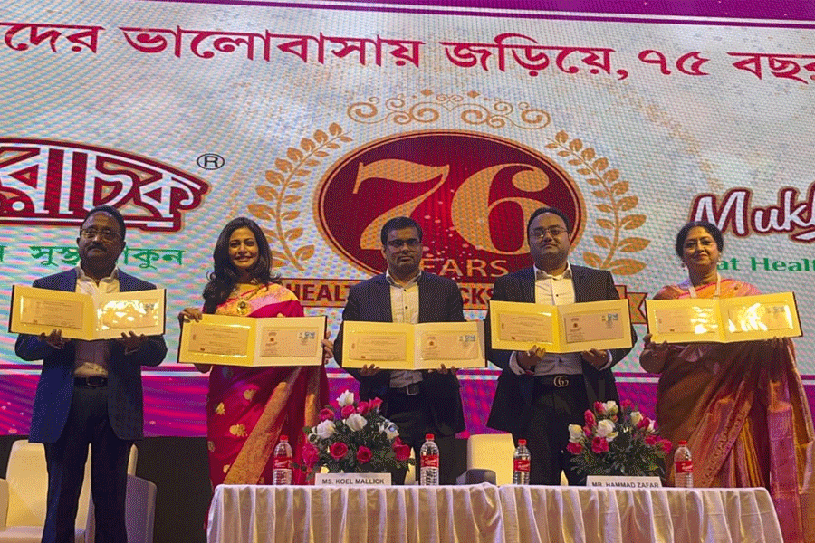 মুখরোচক চানাচুরের প্লাটিনাম জুবিলি, প্রকাশিত হল বিশেষ ডাকটিকিট