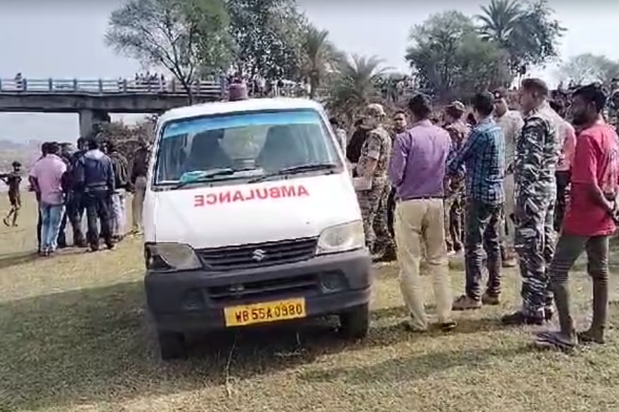 কাঁসাই নদীতে ভাসছে মহিলার দেহ! খুন নাকি আত্মহত্যা? তদন্তে পুলিশ