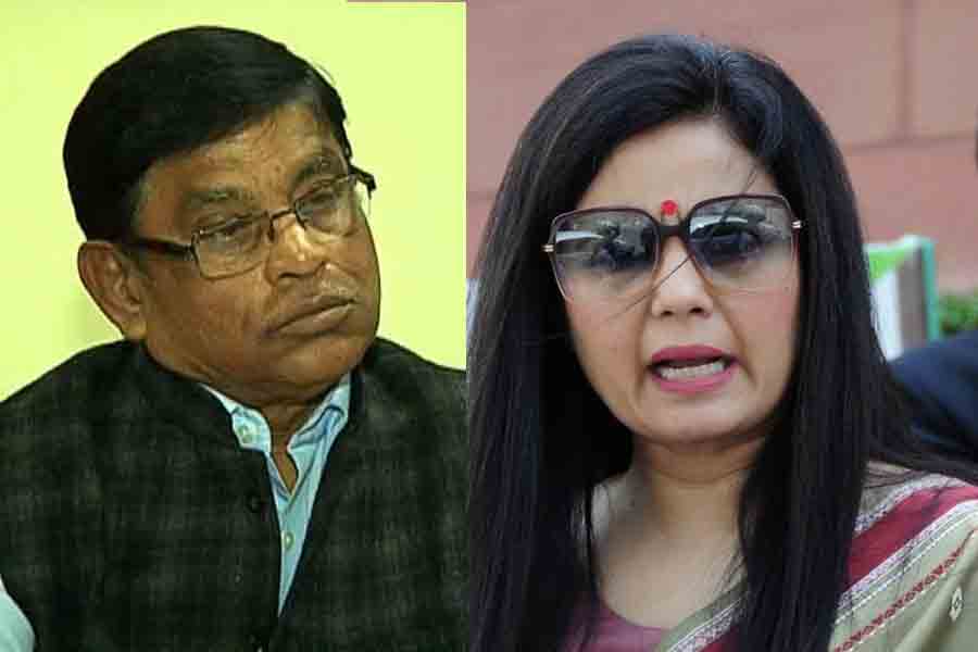 চোর, ‘চোদ্দগুষ্টি’ও চোর! নাম না করে মানিক ভট্টাচার্যকে প্রকাশ্যে আক্রমণ মহুয়ার