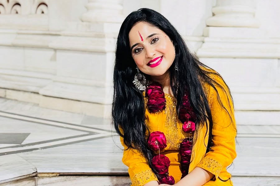 ‘আমিও আল্লার ভক্ত, আজান শুনলেই গায়ে কাঁটা দেয়’, ভক্তকে সম্প্রীতির বার্তা সৌমিতৃষার