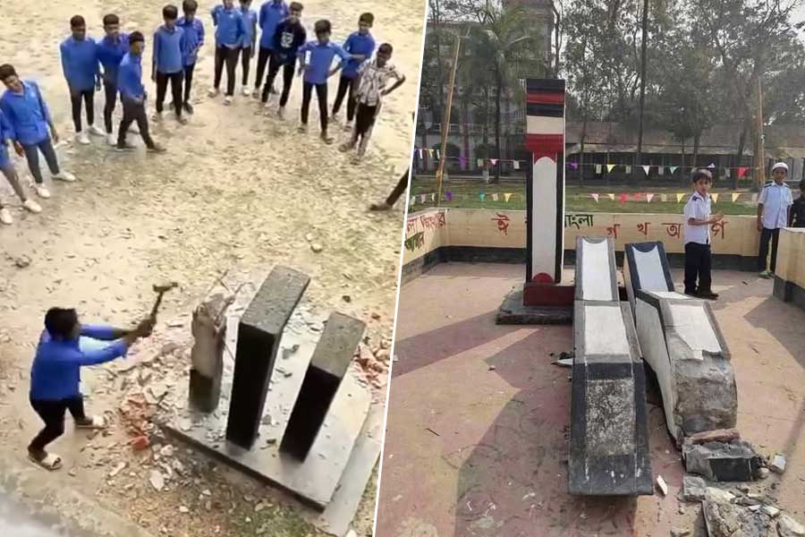 ভাষা আন্দোলনের শহিদ বেদি গুঁড়িয়ে দিচ্ছে ছাত্ররা! ‘কাঁদো বাংলাদেশ কাঁদো’, বললেন তসলিমা