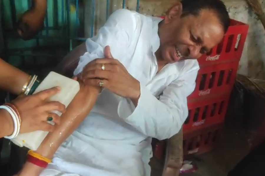 ‘ভুয়ো’ ভোটার ধরতে গিয়ে আক্রান্ত অখিল গিরি! কাঁথি সমবায় ব্যাঙ্কের নির্বাচনে ধুন্ধুমার