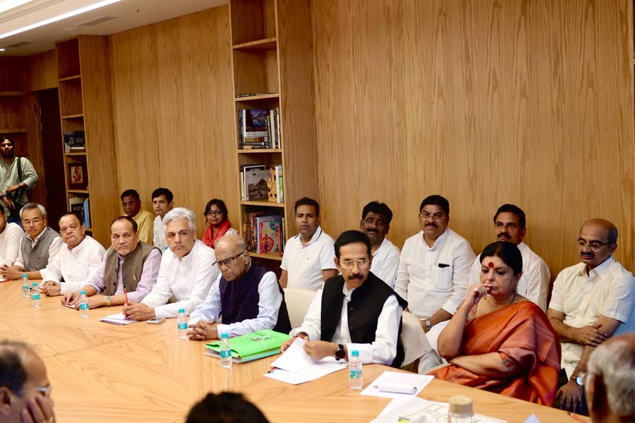 জোট নয়, বাংলায় একলা লড়াইয়ের প্রস্তুতির নির্দেশ কংগ্রেস হাইকমান্ডের