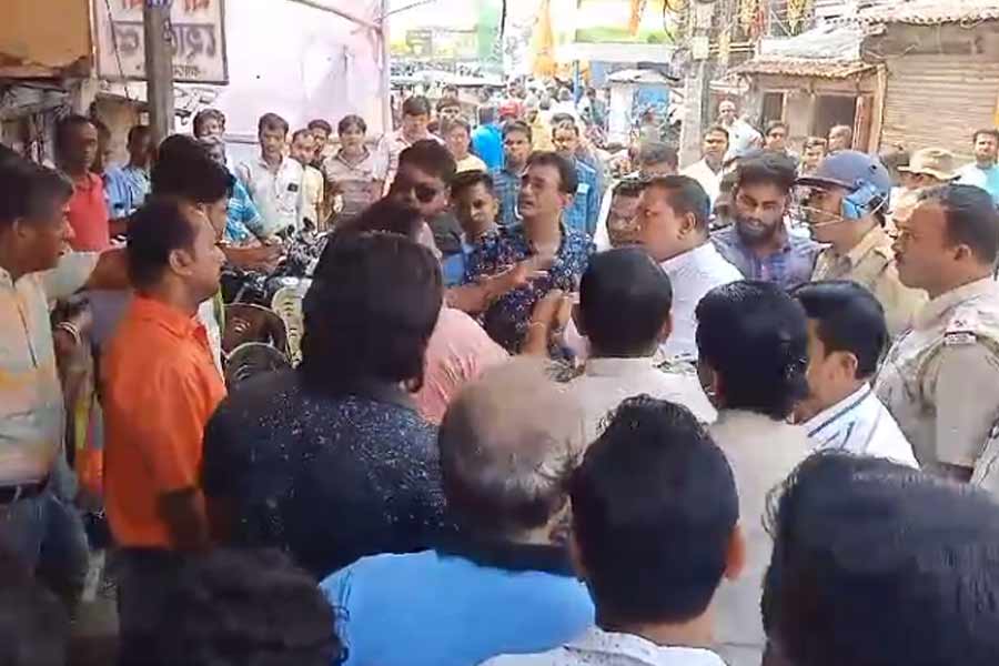 তৃণমূল-বিজেপি কর্মীদের ‘ধস্তাধস্তি’, কাঁথি সমবায় ব্যাঙ্কের ভোটে তুমুল উত্তেজনা