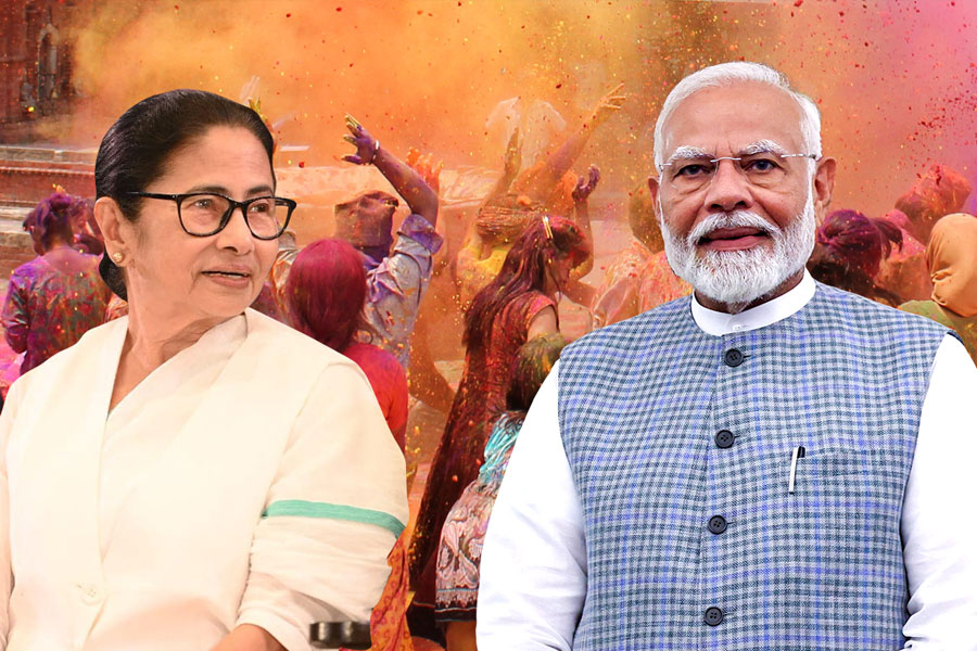 ‘সুদৃঢ় হোক ভালোবাসার বন্ধন’, দোলে সম্প্রীতির বার্তা মুখ্যমন্ত্রীর, শুভেচ্ছা জানালেন প্রধানমন্ত্রীও