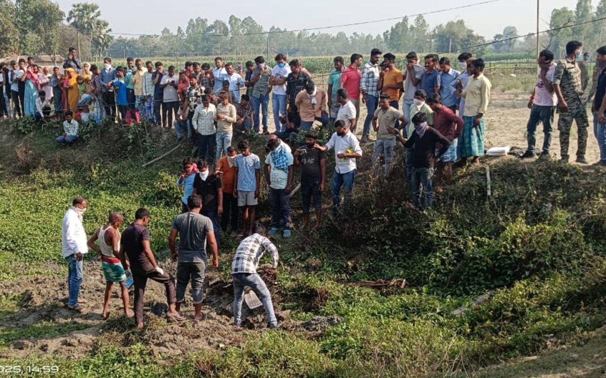 ভিনরাজ্যে শ্রমিক সরবরাহ নিয়ে বচসায় ‘খুন’! দেড়মাস পর মাটি খুঁড়ে উদ্ধার দেহ