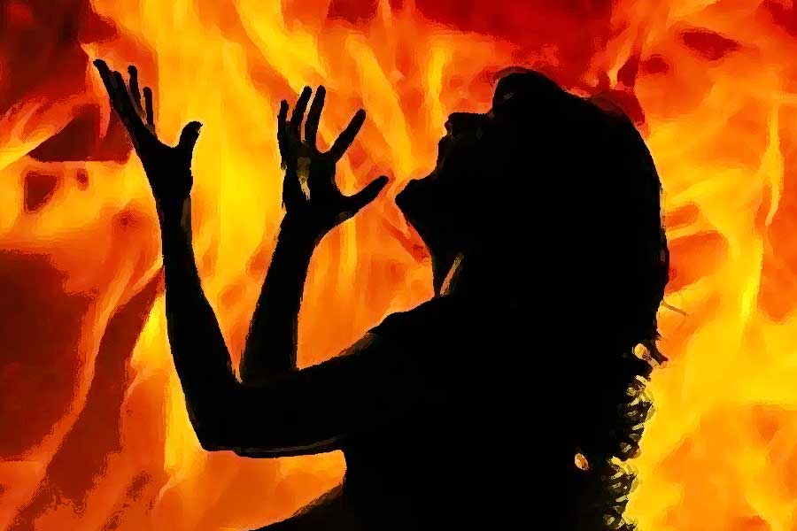 বাঘাযতীনে অবসরপ্রাপ্ত মাকে পুড়িয়ে খুন! টাকা হাতাতেই নারকীয় ছক ছেলের?