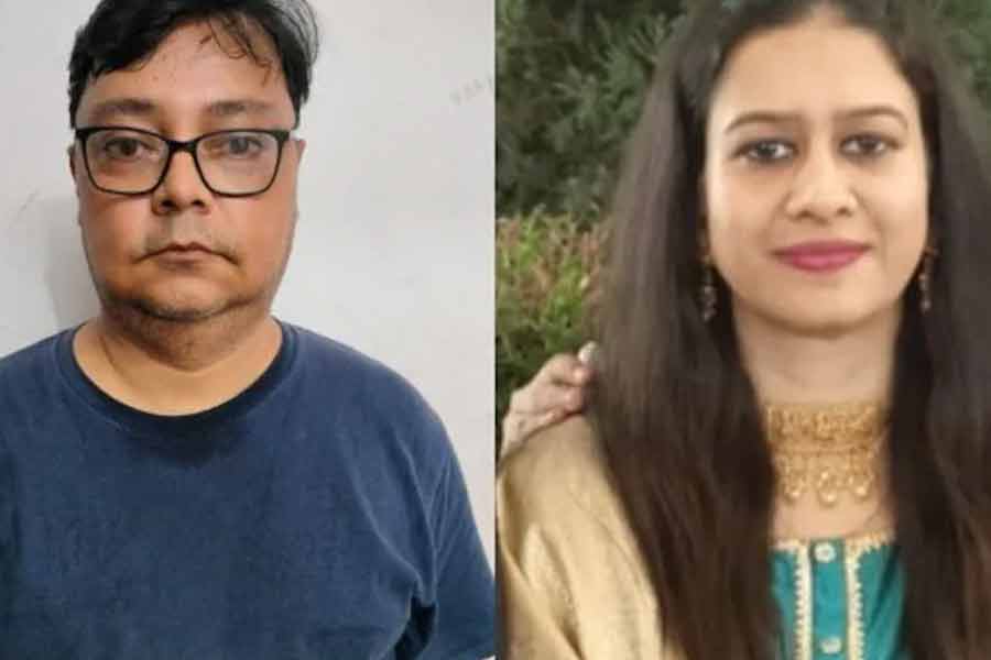 পরকীয়ায় জড়িয়ে স্ত্রী, সন্দেহে হাতুড়ি দিয়ে মাথা থেঁতলে দিলেন স্বামী!