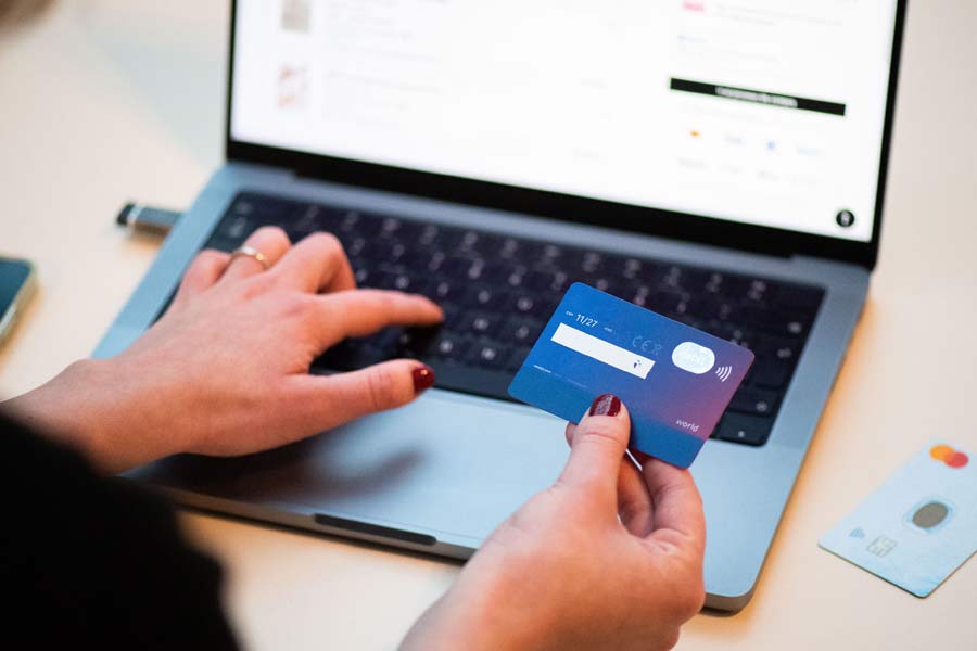 Kolkata's local seller faces trouble for online shopping