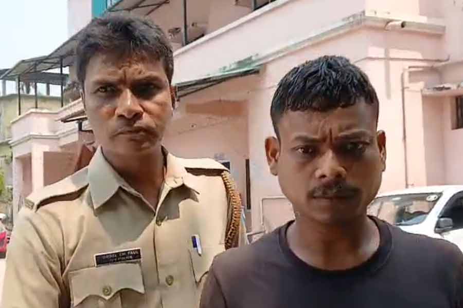 চকোলেট কিনে দেওয়ার নামে শিশুকে যৌন নির্যাতন, প্রতিবেশী যুবককে ২০ বছরের সাজা জলপাইগুড়ি আদালতের