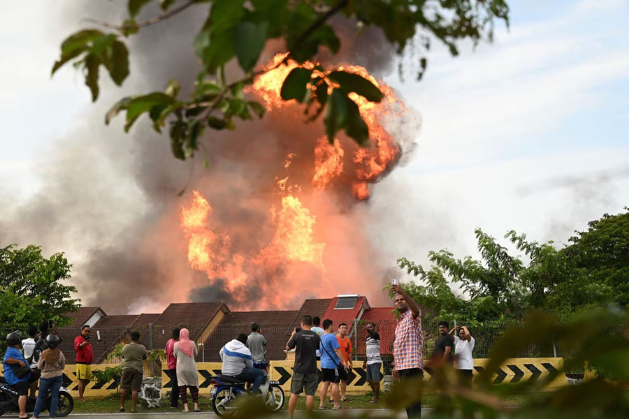 গ্যাস পাইপলাইনে ভয়াবহ বিস্ফোরণ, মালয়েশিয়ায় অগ্নিদগ্ধ ১৪৫, বহু মৃত্যুর শঙ্কা