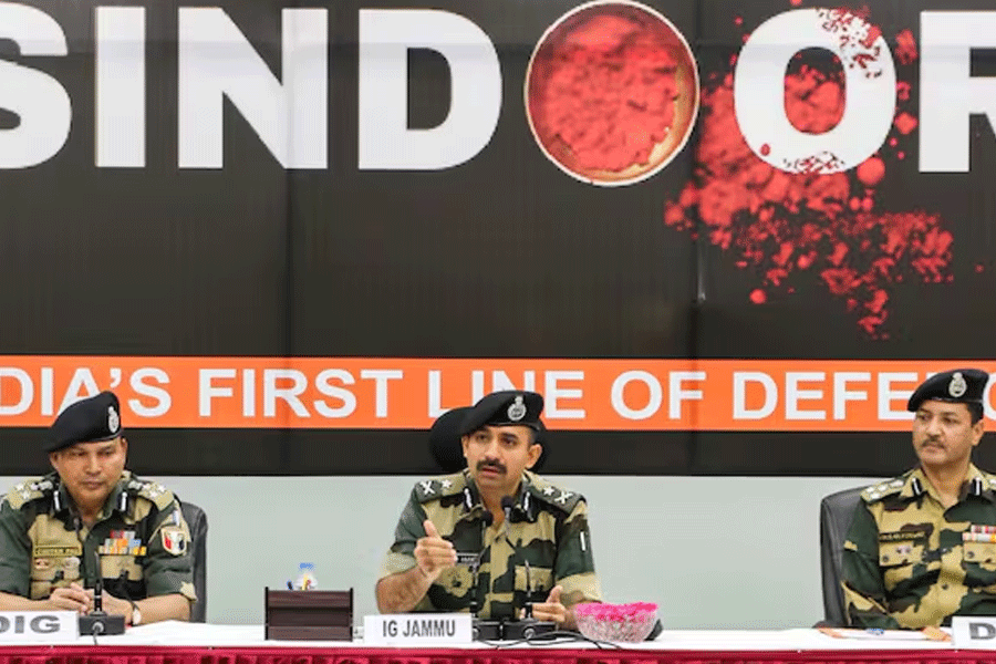 অপারেশন সিঁদুরের পর জঙ্গি ঢোকানোর চেষ্টা, পাক রেঞ্জার্সকে প্রত্যাঘাতের ভিডিও প্রকাশ BSF-এর