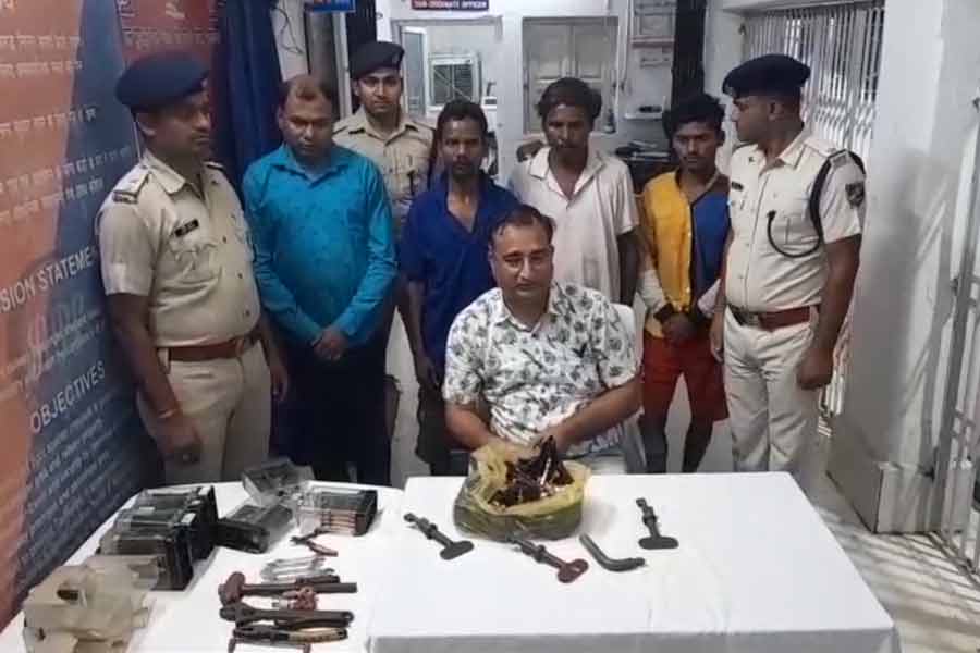 অন্তর্ঘাত! পুরুলিয়ায় রেলের সিগন্যাল বক্স থেকে সামগ্রী চুরিতে ধৃত রেলেরই ৪ কর্মী