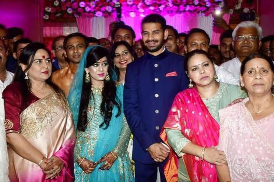 ‘ভোটের আগে গোটা পরিবার একসঙ্গে নাটক করছে’, তেজপ্রতাপের বহিষ্কারে সরব স্ত্রী ঐশ্বর্য
