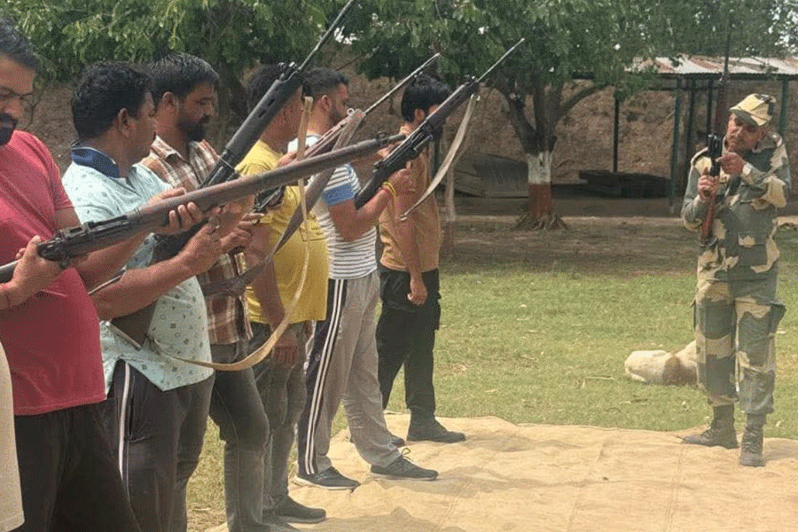 BSF Trains Villagers In Jammu and Kashmir Border Areas