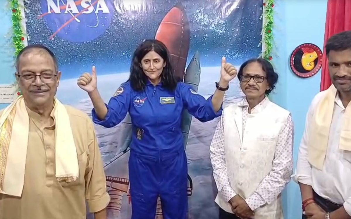 নাসা থেকে এল পোশাক, এবার আসানসোলের মিউজিয়ামে সুনীতা উইলিয়ামস!