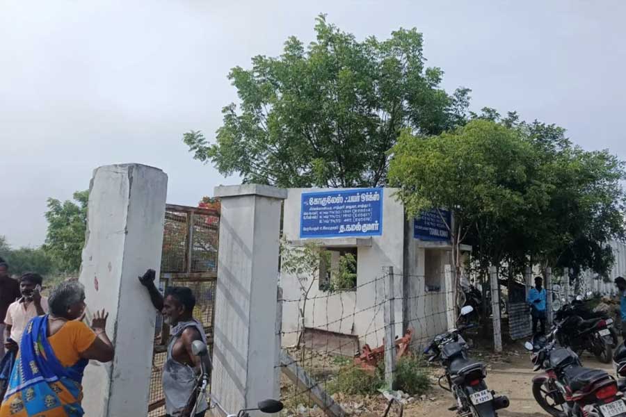 তামিলনাড়ুতে বাজি কারখানায় বিস্ফোরণে মৃত অন্তত ৫, প্রাণহানি বাড়ার আশঙ্কায় প্রশাসন