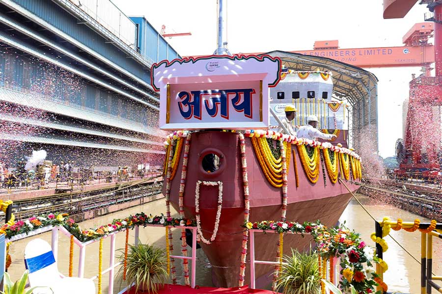 নজরদারির পাশাপাশি গুঁড়িয়ে দেবে শত্রু সাবমেরিনকে! গার্ডেনরিচে আত্মপ্রকাশ ‘অজয়’-এর