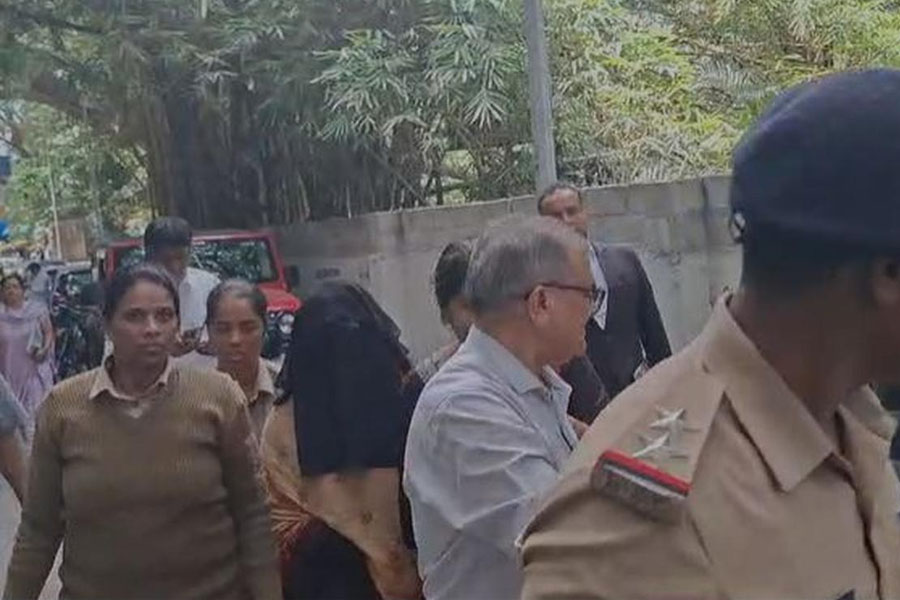 বেঙ্গালুরু থেকে গ্রেপ্তার আল কায়দার মহিলা জঙ্গি! দেশের অন্দরেই সন্ত্রাসের জাল?