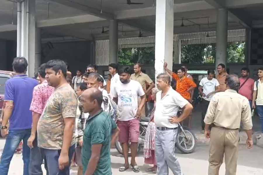 দুই সন্তানের মায়ের সঙ্গে পরকীয়া! প্রেমিকার হবু বউদির সঙ্গে প্রথম সাক্ষাতে বেদম মার খেল কোচবিহারের যুবক