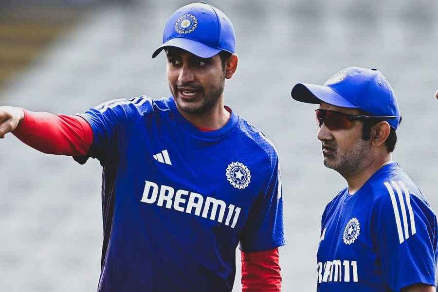 ‘বাচ্চাটাকে অনেক সমালোচনা শুনতে হয়েছে’, ‘সমুদ্রে হাবুডুবু খাওয়া’ গিলকে রক্ষার শপথ গম্ভীরের