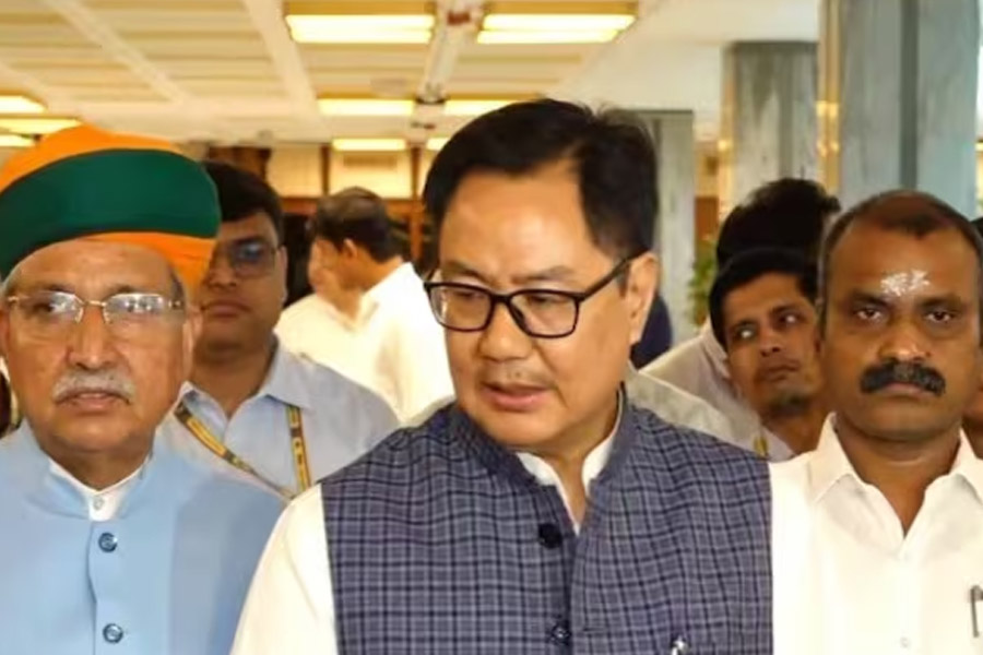 সংসদে ট্রাম্পের দাবি বা অপারেশন সিঁদুর আলোচনায় আপত্তি নেই, সর্বদল বৈঠকের পর জানাল কেন্দ্র