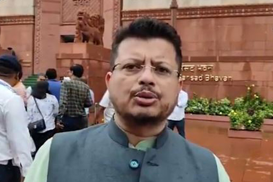 ভিনরাজ্যে বাঙালি ‘নিগ্রহ’ নিয়ে সংসদে আলোচনার দাবি খারিজ, ক্ষুব্ধ তৃণমূল