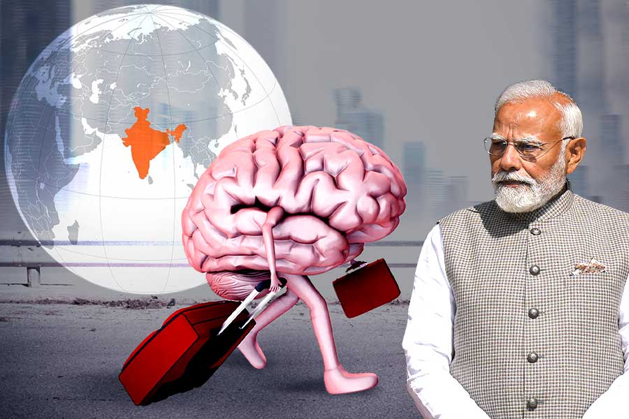 মোদি জমানায় চরমে ‘ব্রেন ড্রেন’, প্রতি বছর দেশ ছাড়ছেন দু’লক্ষের বেশি ভারতীয়, সংসদে মানল কেন্দ্র