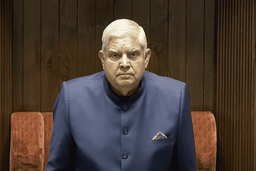 দুই মন্ত্রীর ‘তাচ্ছিল্যে’ই ইস্তফার সিদ্ধান্ত ধনকড়ের! উপরাষ্ট্রপতির ‘অপমান’ নিয়ে সরব কংগ্রেস