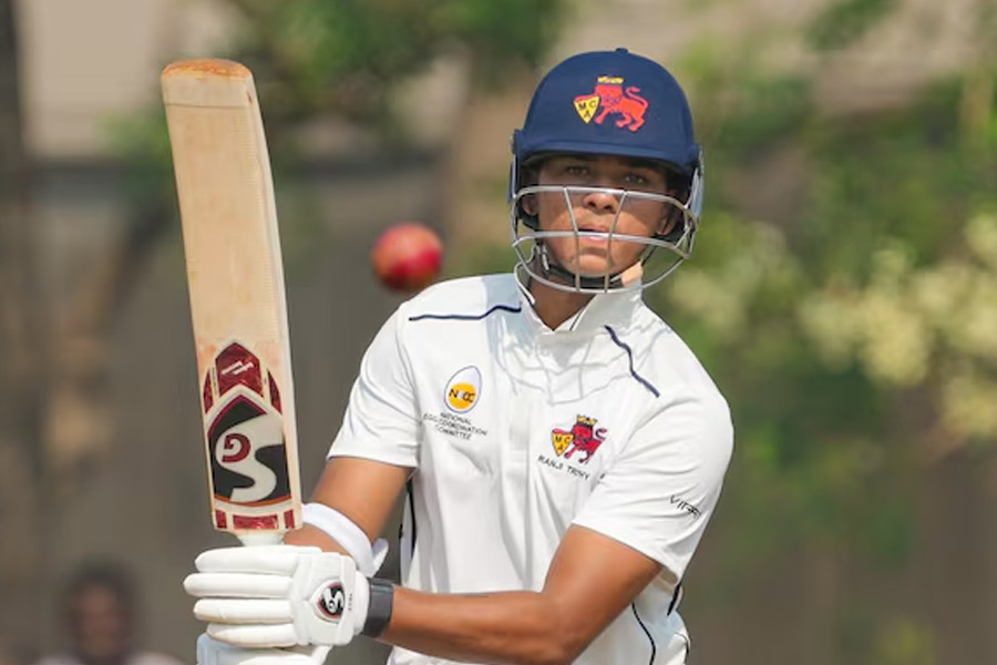‘নাটক’ শেষে মুম্বইয়ে প্রত্যাবর্তন যশস্বীর, তারকা ক্রিকেটারকে পেয়ে খুশি ক্রিকেট সংস্থা