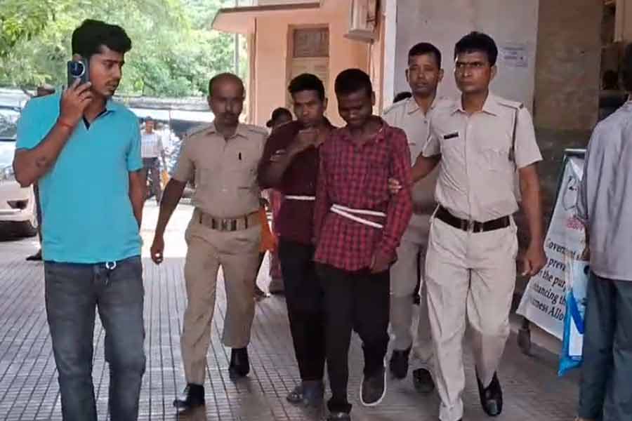 কিশোরী ধর্ষণে দুই যুবককে ২৫ ও ২০ বছরের কারাদণ্ড জলপাইগুড়ি আদালতের