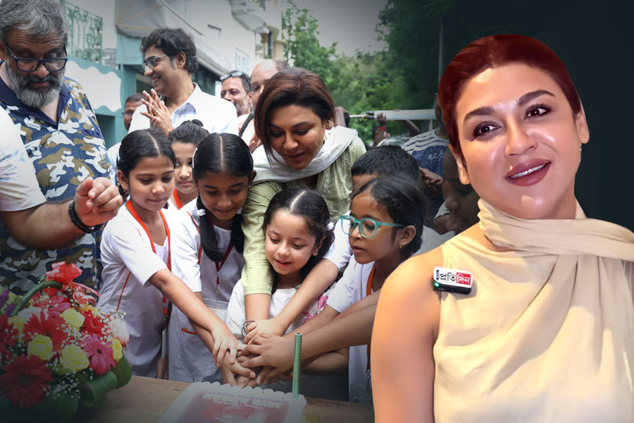 কলকাতায় জন্মদিন উদযাপন, প্রথমবার পায়েস খেলেন জয়া, ‘আজও অর্ধাঙ্গিনী’র সেটে কাটলেন কেকও