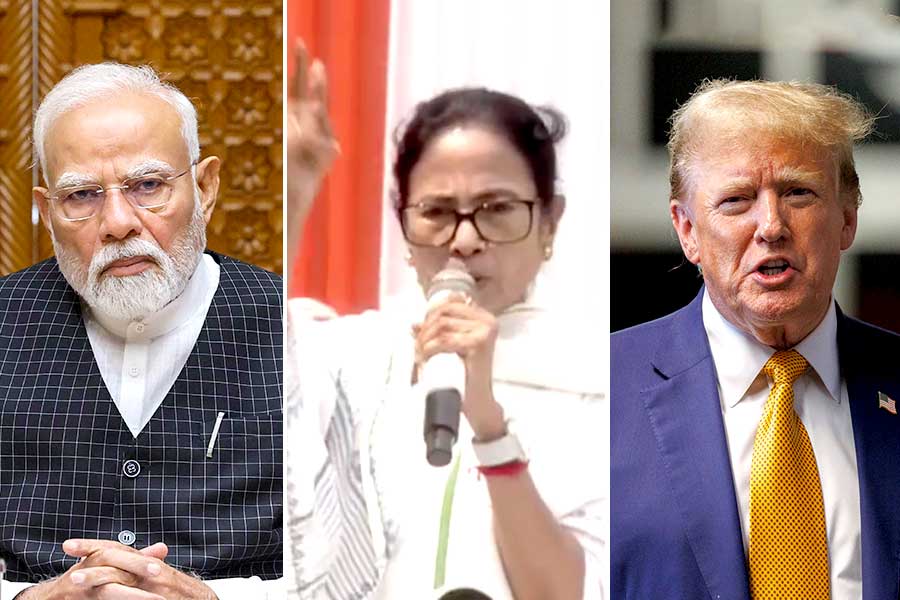 ‘আপনারা ট্রাম্পের কথায় চলেন’, পাক অধিকৃত কাশ্মীর দখলে ‘ব্যর্থ’ মোদিকে তুলোধোনা মমতার