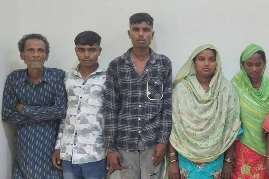 নাম ভাঁড়িয়ে গুজরাটে কাজ! বাংলাদেশে ফেরার আগে নদিয়ার সীমান্তে গ্রেপ্তার ৭ অনুপ্রবেশকারী