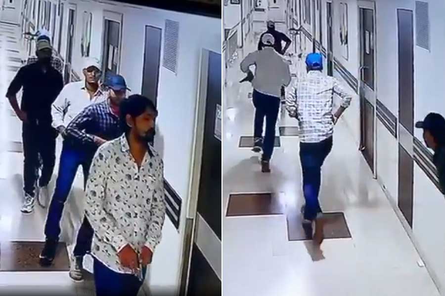 বলিউডি কায়দায় হাসপাতালে ঢুকে রোগীকে খুন দুষ্কৃতীদের! ‘নিরাপত্তাহীন বিহারে’ নীতীশকে তুলোধনা তেজস্বীর