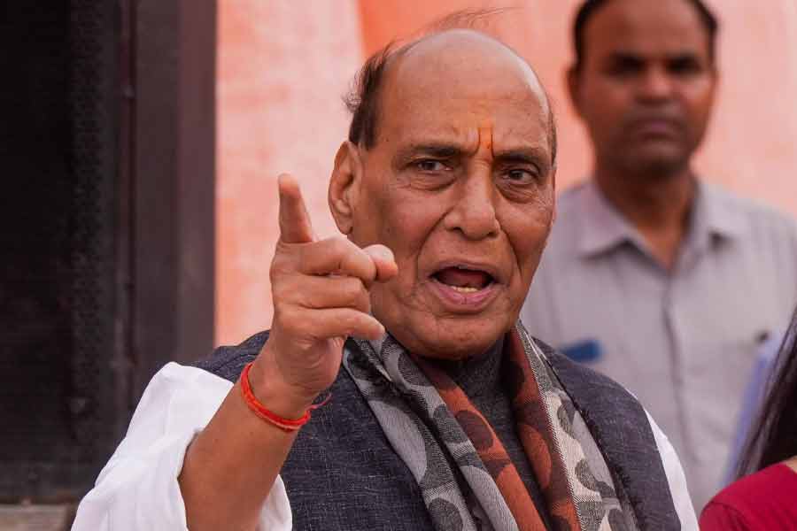 ‘অনেক কিছুই করতে পারতাম, কিন্তু…!’ সিঁদুর প্রসঙ্গ টেনে পাকিস্তানকে হুঁশিয়ারি রাজনাথের