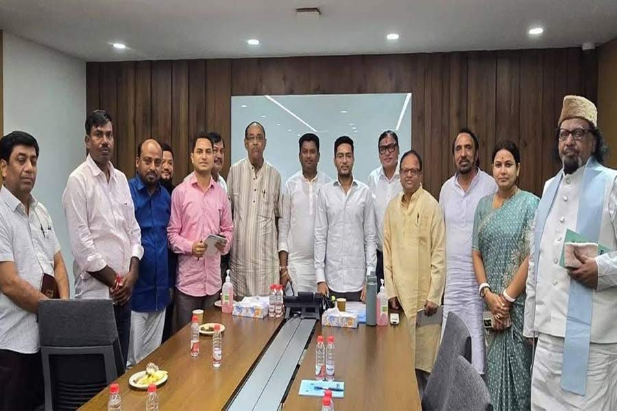 রায়গঞ্জ লোকসভায় হার নিয়ে প্রশ্ন, ‘পরীক্ষীত’ কর্মীদের সামনে এনে এক হয়ে লড়াইয়ের বার্তা অভিষেকের