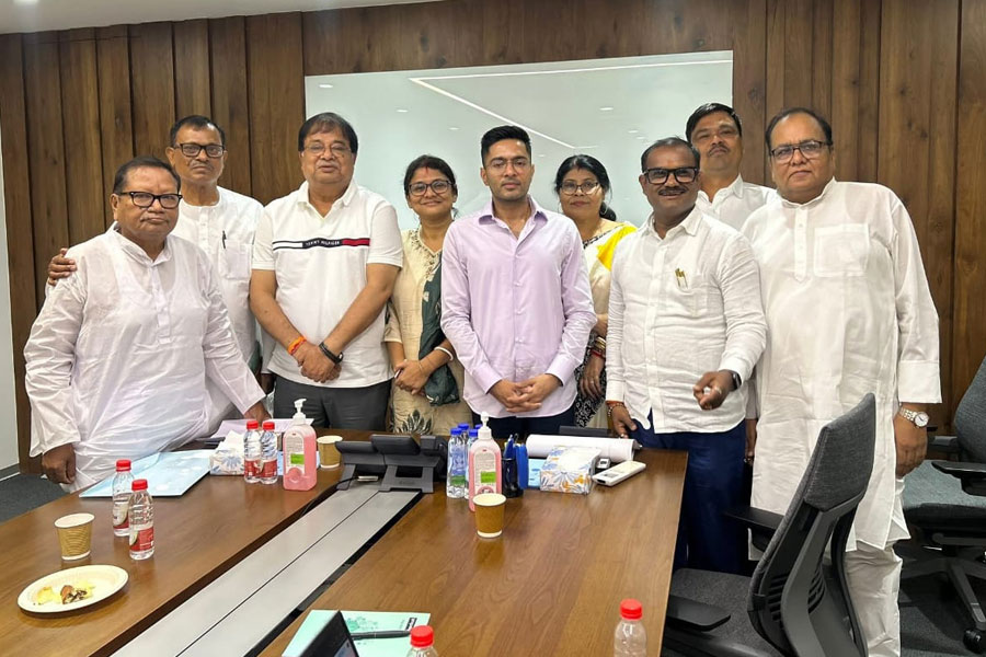‘অসম সরকার নোটিস পাঠালে কেউ যাবেন না’, উত্তরের নেতৃত্বের সঙ্গে বৈঠকে সাফ নির্দেশ অভিষেকের
