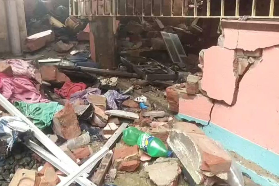 মহেশতলায় সিলিন্ডার বিস্ফোরণে ছারখার বাড়ির একতলা! বরাতজোরে প্রাণরক্ষা পরিবারের সকলের