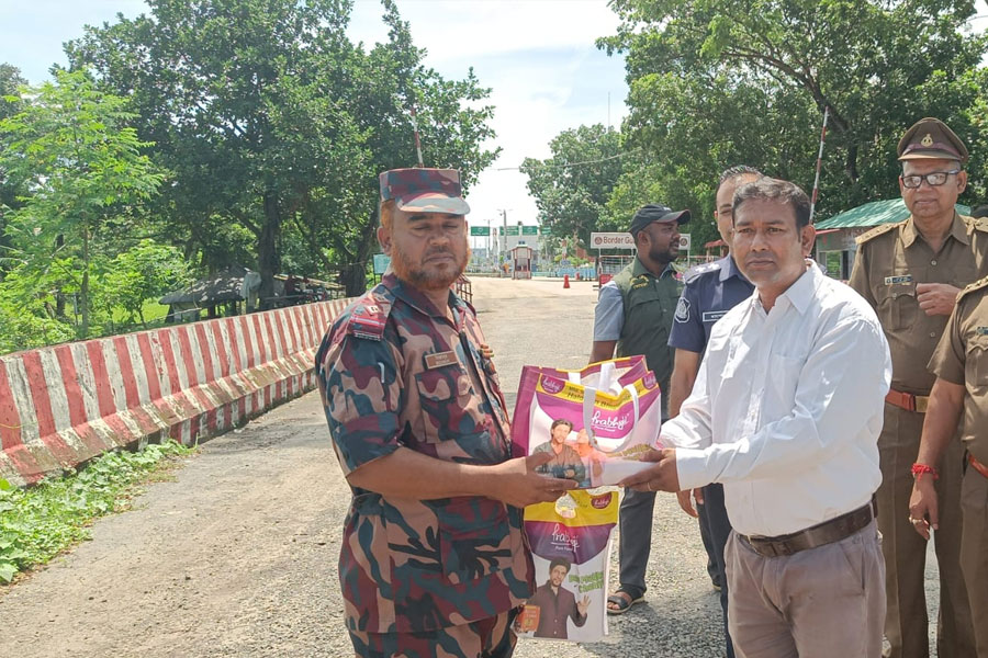 Independence Day: Soldiers from india-Bangladesh did not exchange greetings in Basirhat border