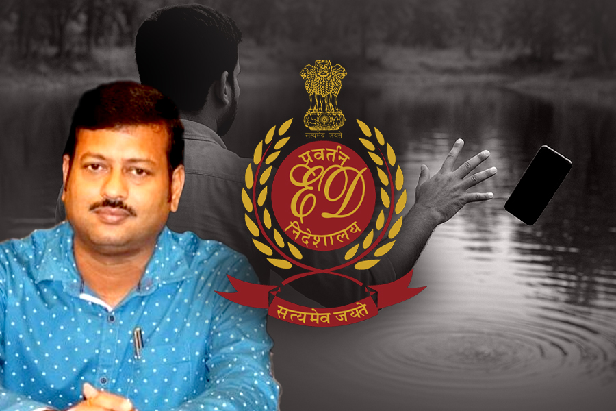 চিত্রনাট্যের পুনরাবৃত্তি! সিবিআইয়ের মতো ইডিকে দেখেও ফোন পুকুরে ফেললেন জীবনকৃষ্ণ