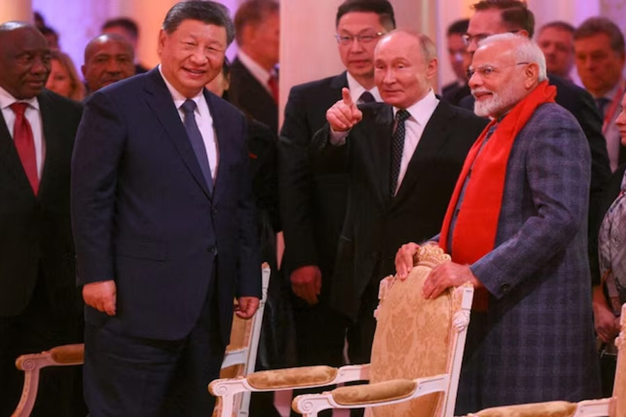 একমঞ্চে মোদি-জিনপিং-পুতিন! গ্লোবাল সাউথের উত্থানে মার্কিন ‘দাদাগিরি’র দিন ফুরল?
