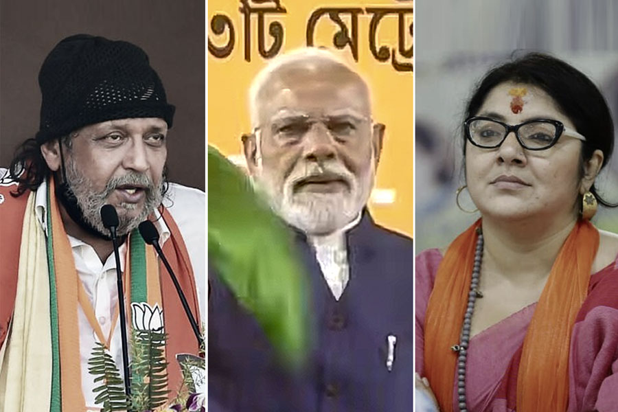 ফের প্রকাশ্যে গেরুয়া ‘গোষ্ঠীদ্বন্দ্ব’, দমদমে মোদির সভায় ডাক পাননি লকেট, মিঠুনও
