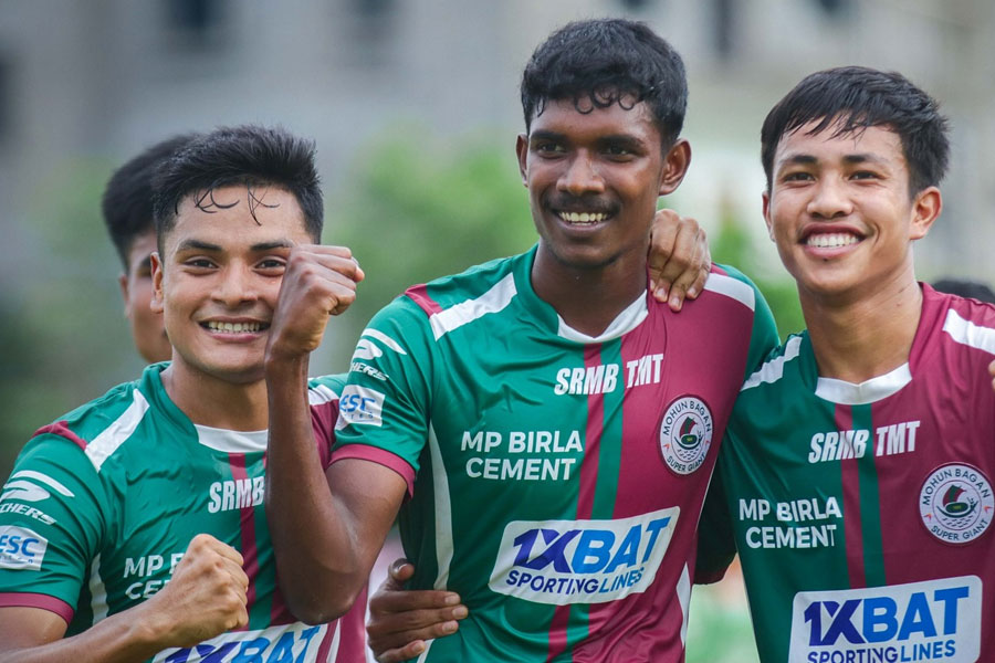 শিবমের হ্যাটট্রিক, বিএসএস’কে গোলের মালা পরিয়ে কলকাতা লিগে জয়ের সরণিতে মোহনবাগান