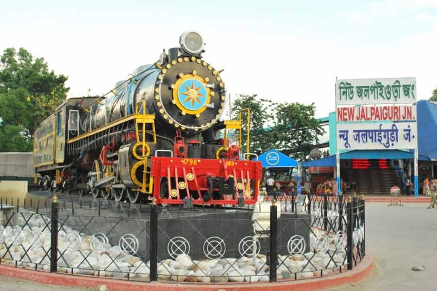 নিউ জলপাইগুড়ি স্টেশন সংস্কারের জের, আংশিক বন্ধ শতাব্দী এক্সপ্রেস, বাতিল বহু ট্রেন