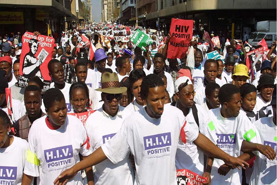 ঊর্ধ্বমুখী HIV সংক্রমণ! ট্রাম্পের অনুদান বন্ধের সিদ্ধান্তে চাপে দক্ষিণ আফ্রিকা