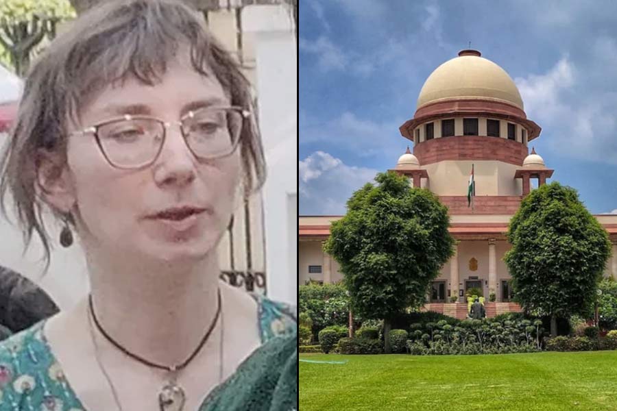 লুকআউট নোটিস জারির পরেও কীভাবে সন্তান নিয়ে ফেরার রুশ ‘চর’ ভিক্টোরিয়া? দিল্লি পুলিশকে ‘ভর্ৎসনা’ সুপ্রিম কোর্টের